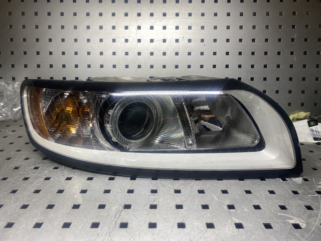 Фара передняя правая 31265695 VOLVO