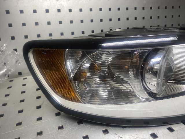 VOLVO 31265695 Правая фара в наличии Чернигов