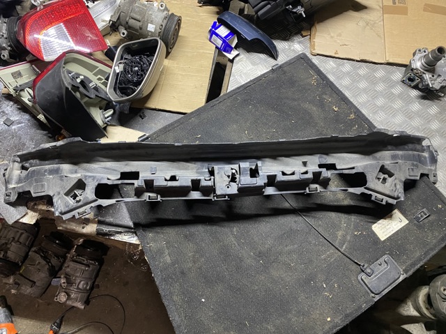 Наполнитель бампера переднего 31283746 VOLVO