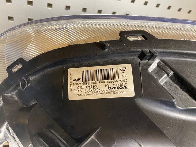 VOLVO 31383063 Фара правая в наличии Запорожье