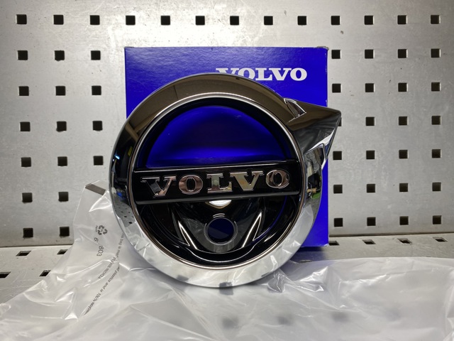 Фирменный значек решетки радиатора 31383854 VOLVO