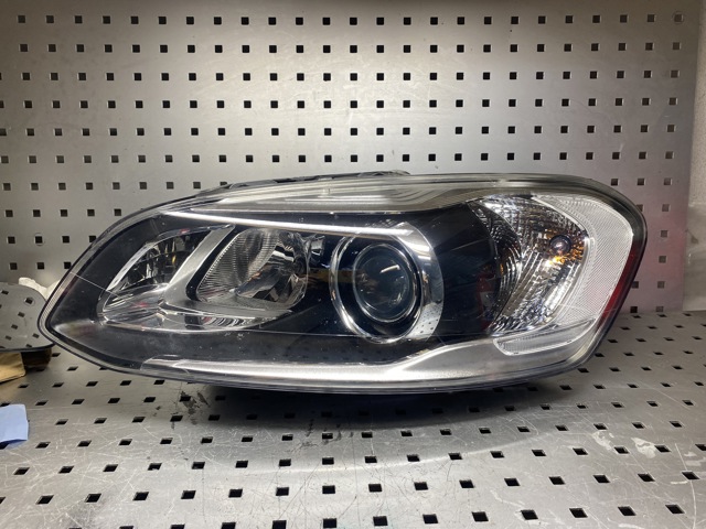 Блок фара левая 31420249 VOLVO