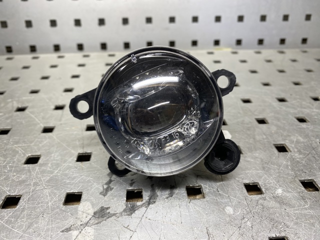 Фара противотуманная, правая 32228884 VOLVO