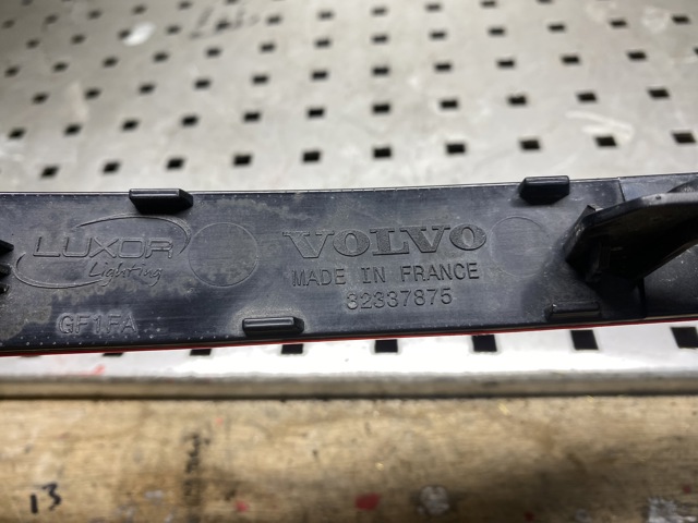 32337875 VOLVO Катафот (отражатель) заднего бампера правый купить в Сумы