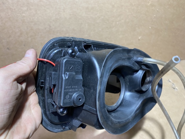 4G0809906 VAG Корпус заливной горловины топливного бака купить в Полтава