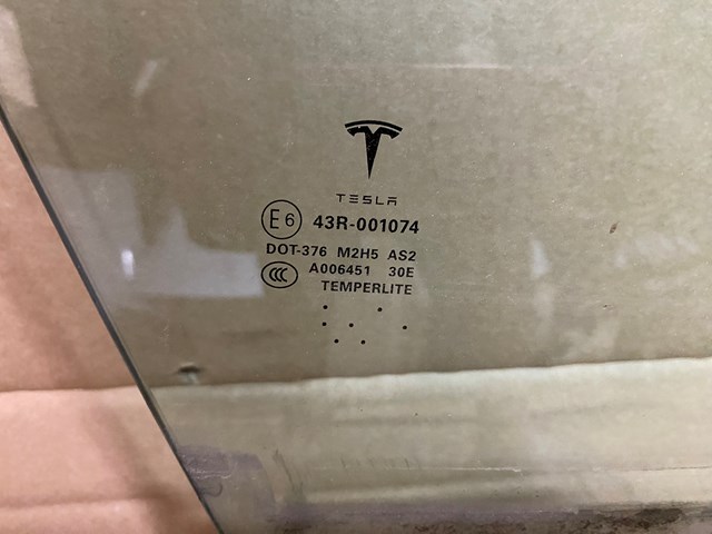 600664700E TESLA Стекло двери передней правой купить в Тернополь