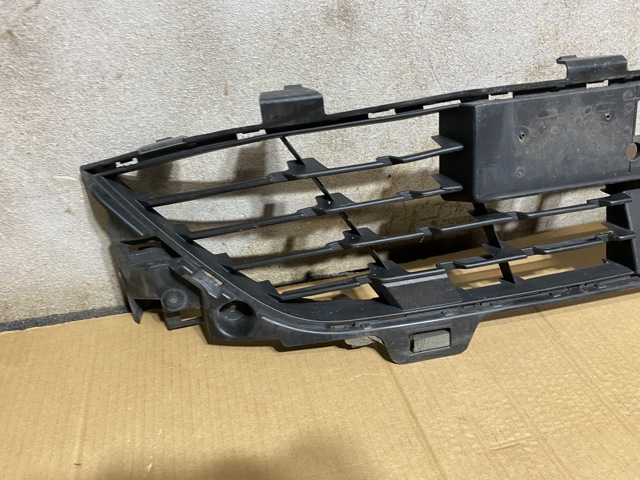 RENAULT 622541469R Решетка бампера переднего центральная в наличии Винница
