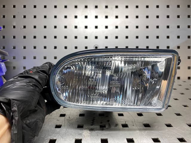 Правая противотуманная фара 7701040681 RENAULT