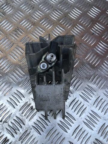 Кронштейн крепления форсунки 8200771226 RENAULT