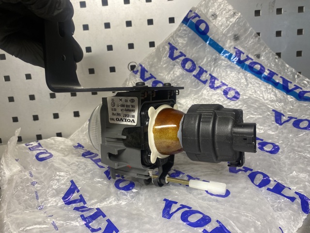 8618587 VOLVO Фара противотуманная левая купить в Кривой Рог