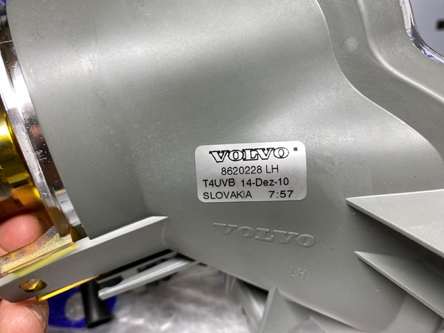 VOLVO 8620228 Фара противотуманная левая в наличии Ровно