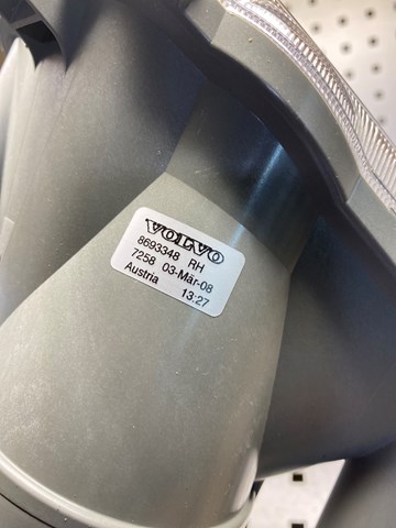 VOLVO 8693348 Фара противотуманная правая в наличии Одесса
