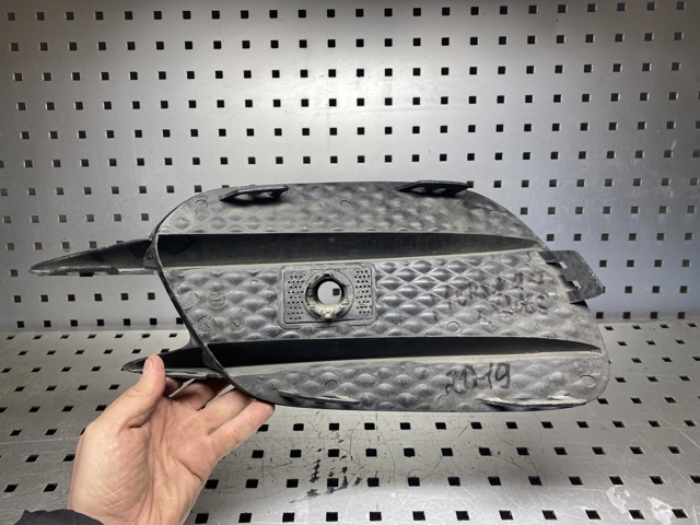 A2138856800 MERCEDES Заглушка (решетка) противотуманных фар бампера переднего правая купить в Львов