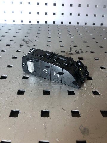 Блок кнопок центральной консоли A2139056803 MERCEDES