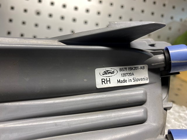 FORD BS7115K201AB Фара противотуманная правая в наличии Тернополь