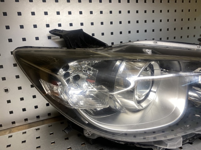MAZDA KD5451030G Правая фара в наличии Ирпень