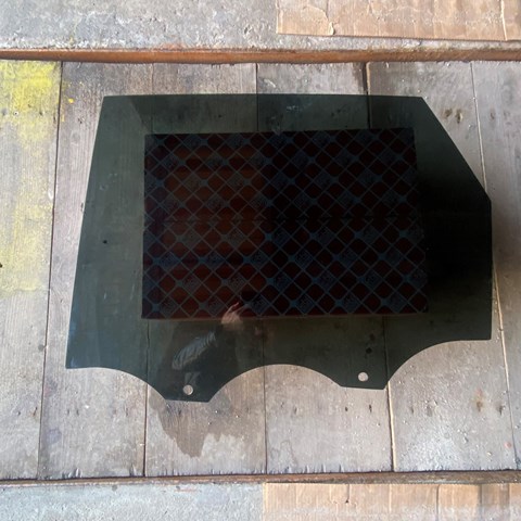 Стекло заднее левое 760845025A VAG