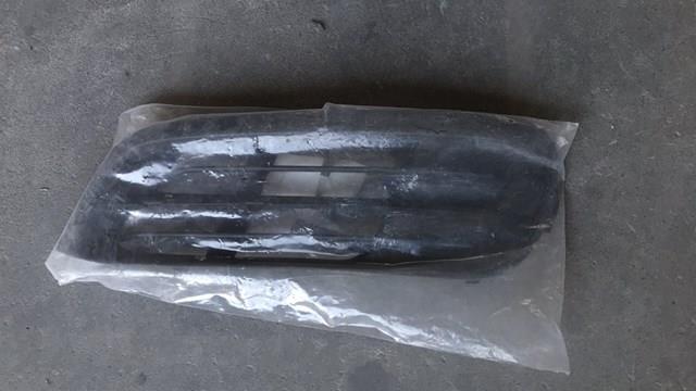 Решетка бампера переднего левая 51117331727 BMW