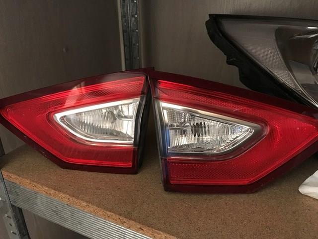 Фонарь задний внутренний правый DS7Z13404A FORD
