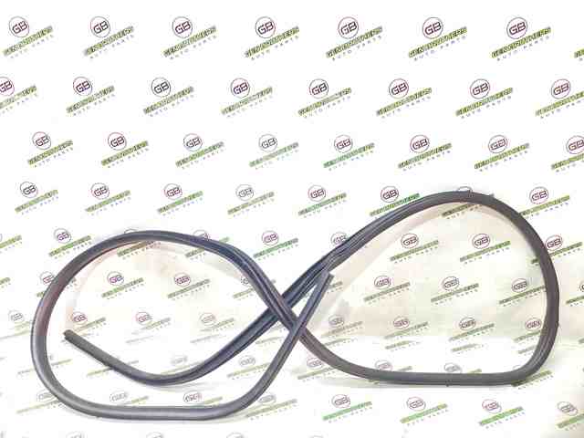 Прокладка двери задней, правой (на кузове) 05076860AE CHRYSLER
