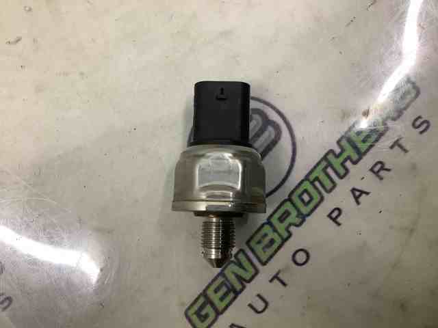 Датчик давления топлива 06L906054E VAG