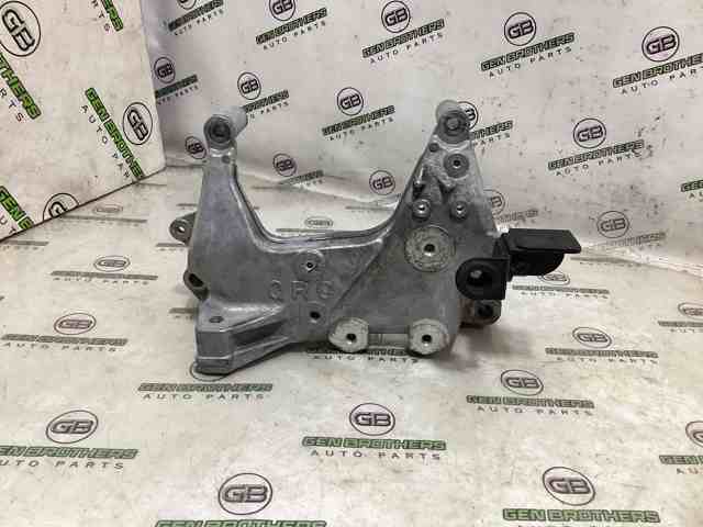 Кронштейн подушки (опоры) двигателя, правой 112314BA0B NISSAN