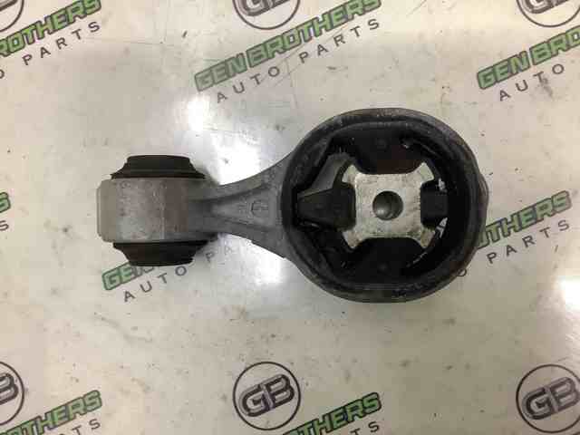 Опора двигателя правая верхняя 113504BA0A NISSAN