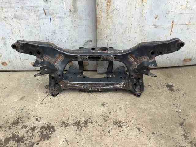 Поперечка задней подвески 554004BF0A NISSAN