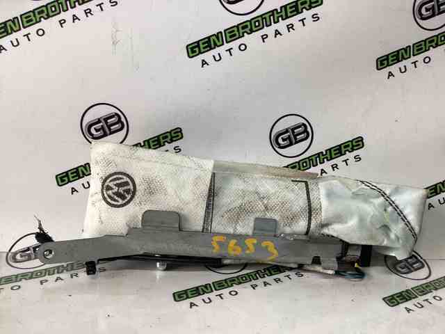 Подушка безопасности AIRBAG спинки сиденья, правого 561880242A VAG