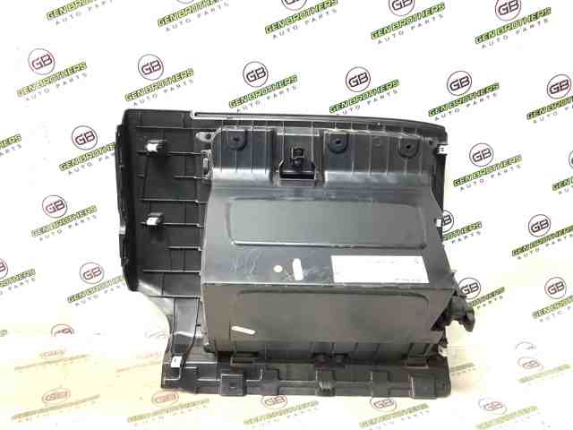 5UT24DX9AC Крышка перчаточного ящика (бардачка) купить Житомир