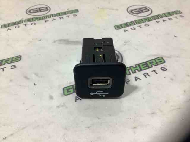 USB-разветвитель 5XG28DX9AC CHRYSLER