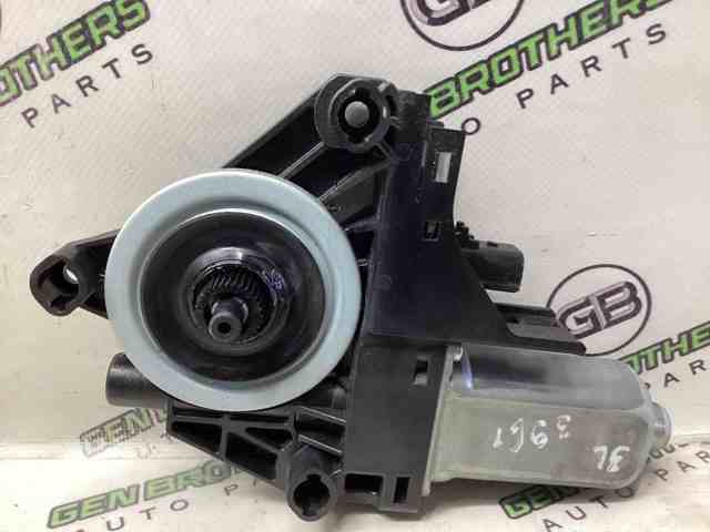 Моторчик стеклоподъемника двери задней, левой 68079285AB CHRYSLER