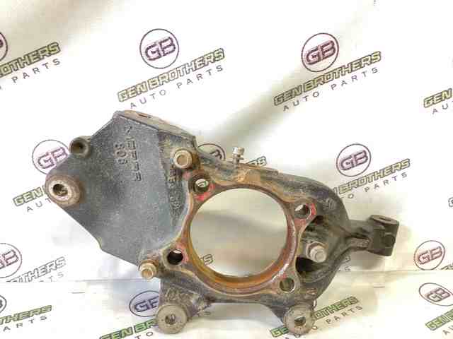 Кулак поворотный правый 68246619AA CHRYSLER