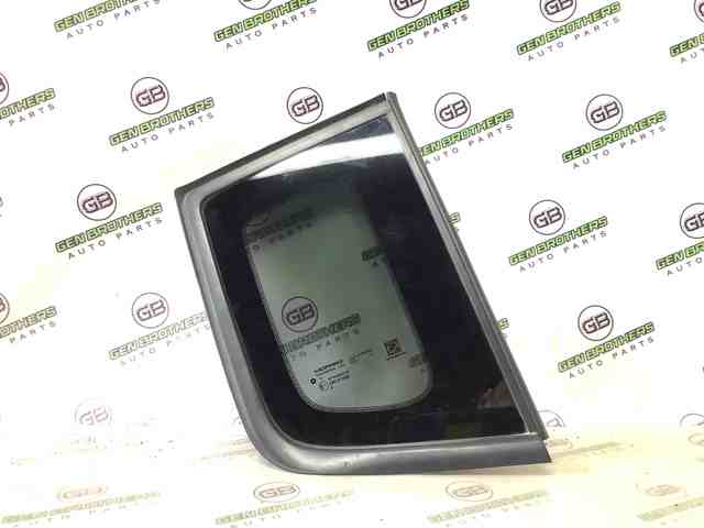 Стекло багажного отсека, правое 68255559AA CHRYSLER