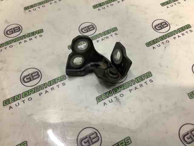 Петля передней двери левая 68306517AA CHRYSLER