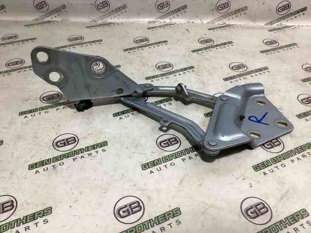 Завеса капота правая 7L6823302 VAG