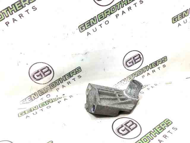 Кронштейн крепления радиатора, нижний 7P0121079 VAG