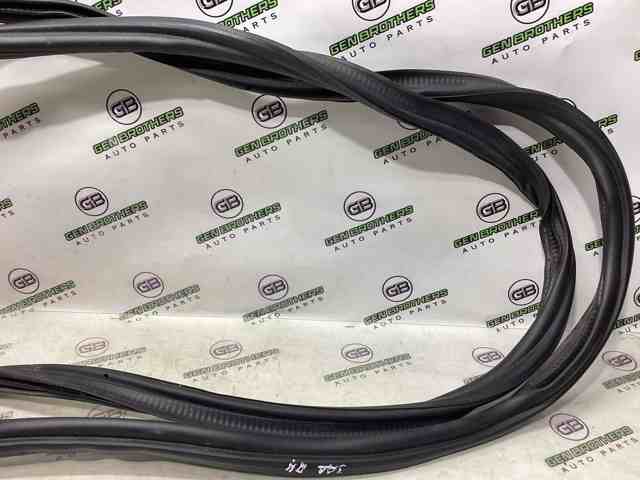 7P6827705 VAG Уплотнитель крышки багажника купить в Ирпень