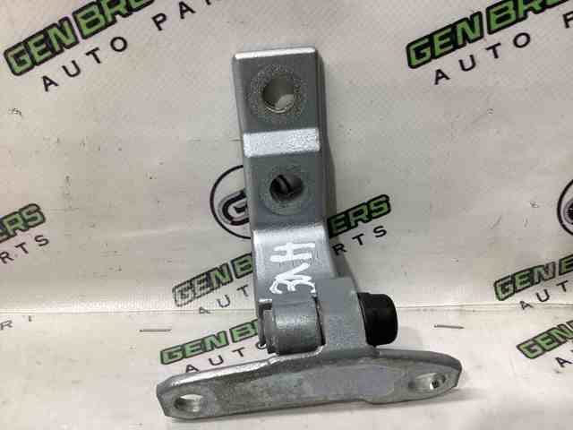 Петля задней левой двери 824214GA0A NISSAN