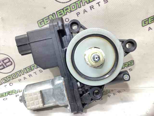 Мотор стеклоподъемника двери передней, правой 82460C1010 HYUNDAI