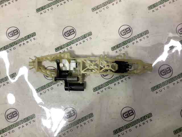 Держатель наружной ручки двери, передней левой 82655C1100 HYUNDAI