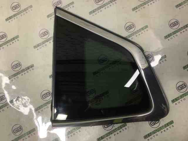 Стекло багажника, левое 833014BA0B NISSAN