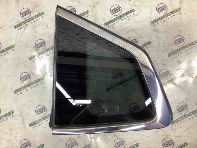 Стекло багажника, левое 833014CC0B NISSAN