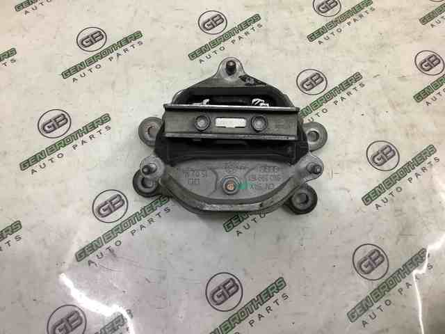 Кронштейн подушки КПП 8K0399151 VAG