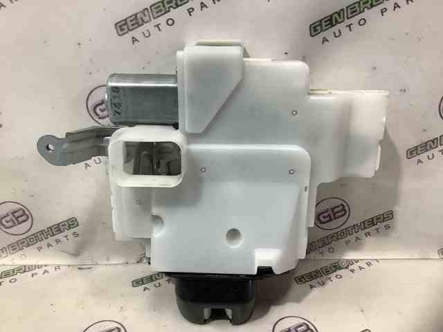 Замок и ручка двери задка 905009NC0B NISSAN