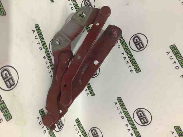 Шарнир капота правый LR001562 LAND ROVER