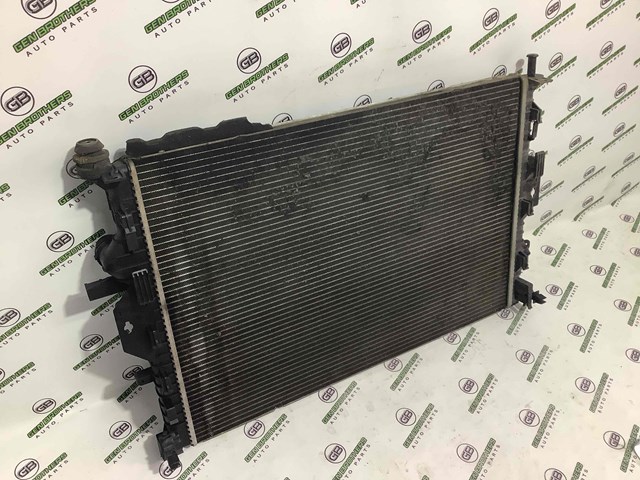 Радиатор водяной LR002641 LAND ROVER
