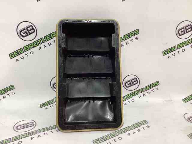 Решетка воздухозаборника салона LR002951 LAND ROVER