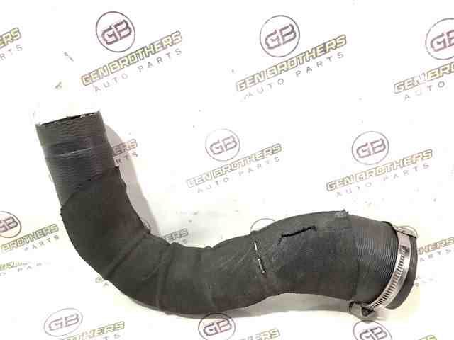 Патрубок интеркуллера LR024516 LAND ROVER