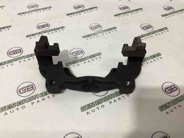 Скоба суппорта заднего LR027130 LAND ROVER